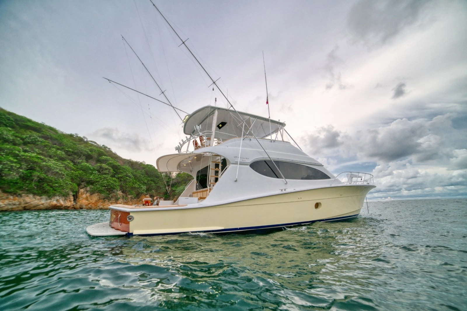 2005 Hatteras 68 Convertible -  Travesia