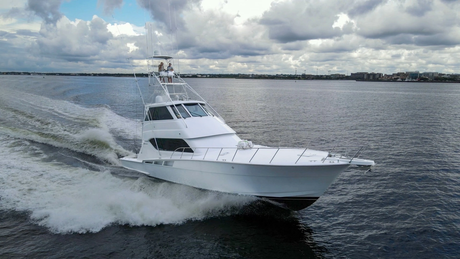 1999 Hatteras 60 Enclosed Bridge Better Days Exteriors (9)