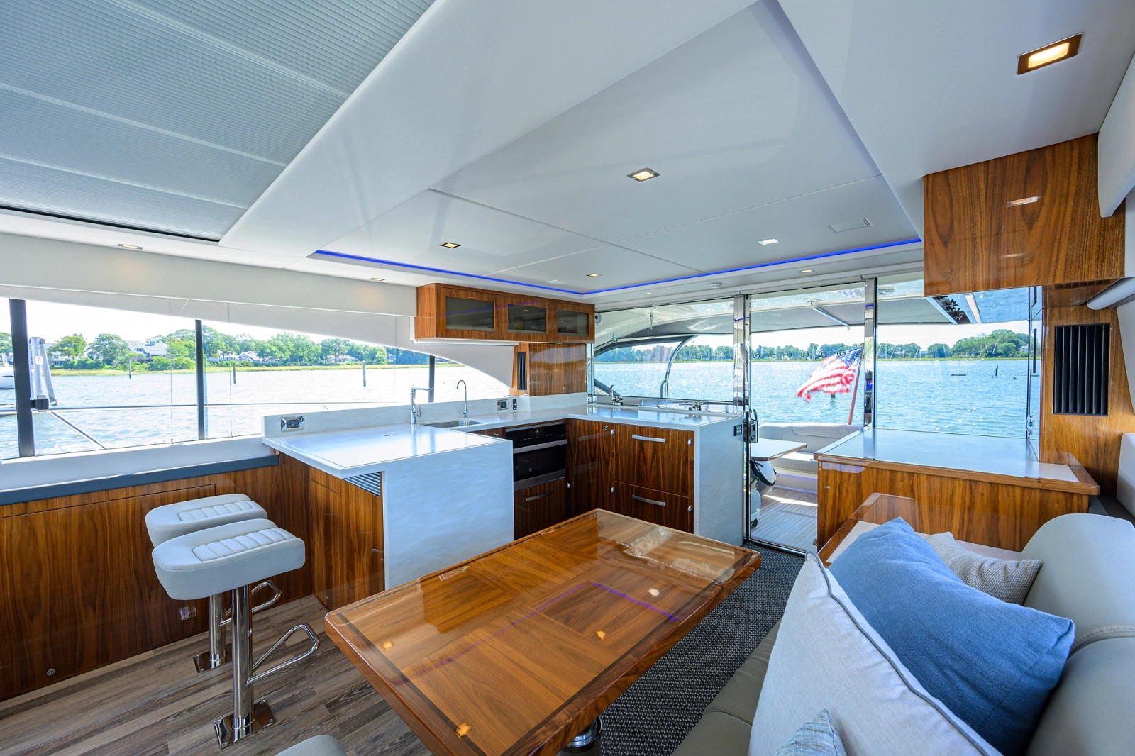 2023 Riviera 5400 Sport Yacht