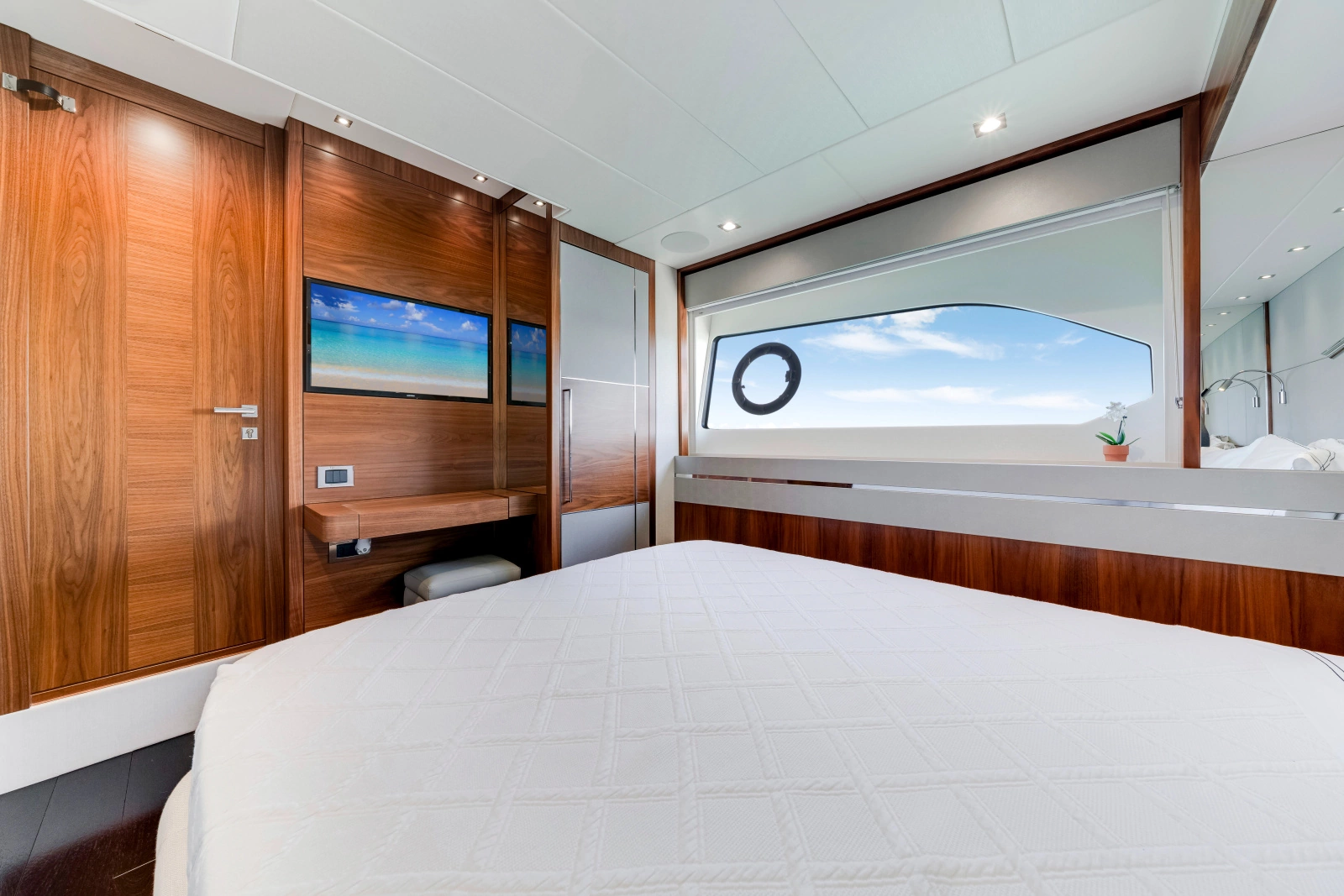 2020 Sunseeker 76 Yacht