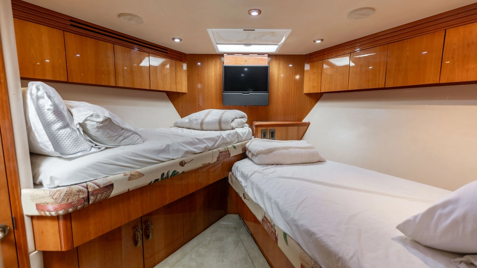2007 Hatteras 68 Convertible- KEMOSABE- VIP Forward Stateroom