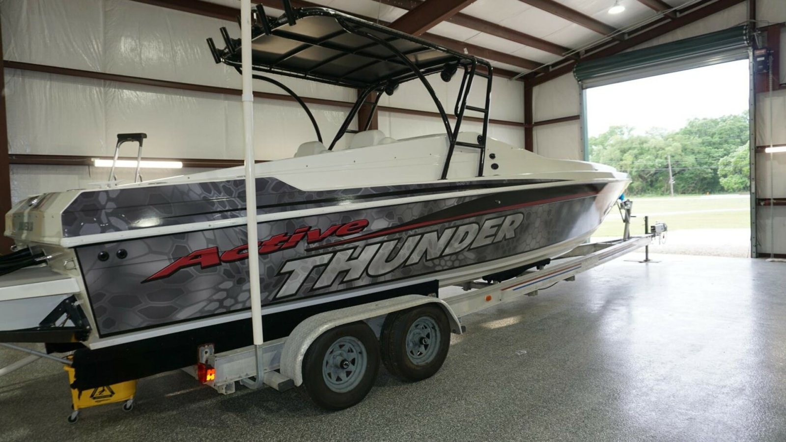 32' 1998 Active Thunder 32 CC