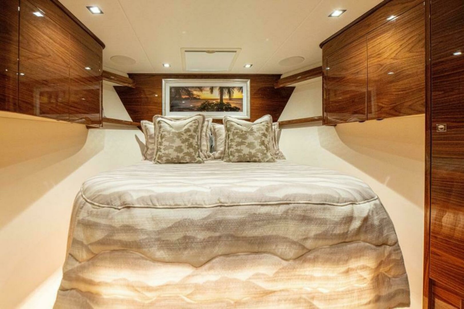 Luxurious Forward Stateroom