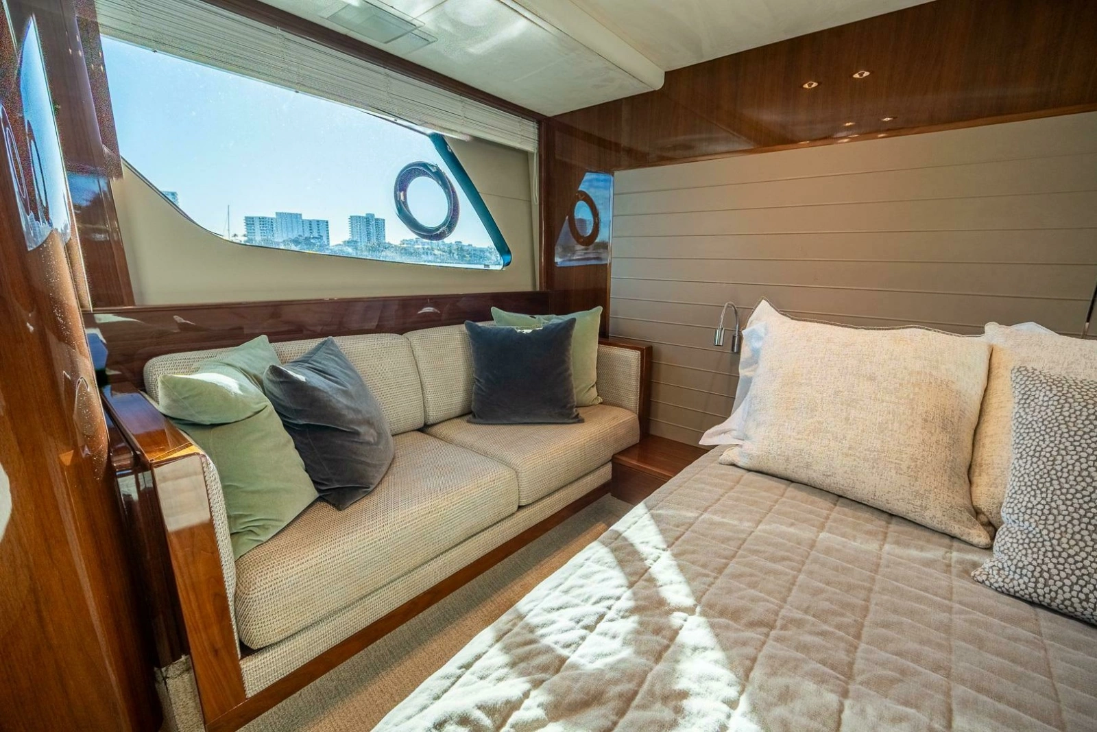 2016 Princess V48