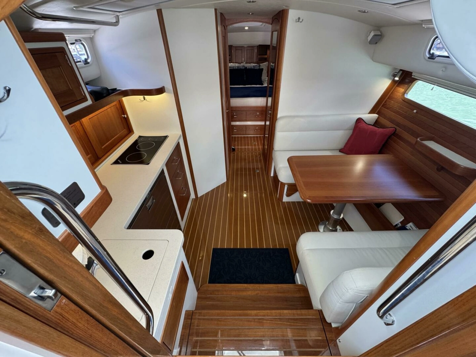 Jewel 43ft MJM Yacht For Sale