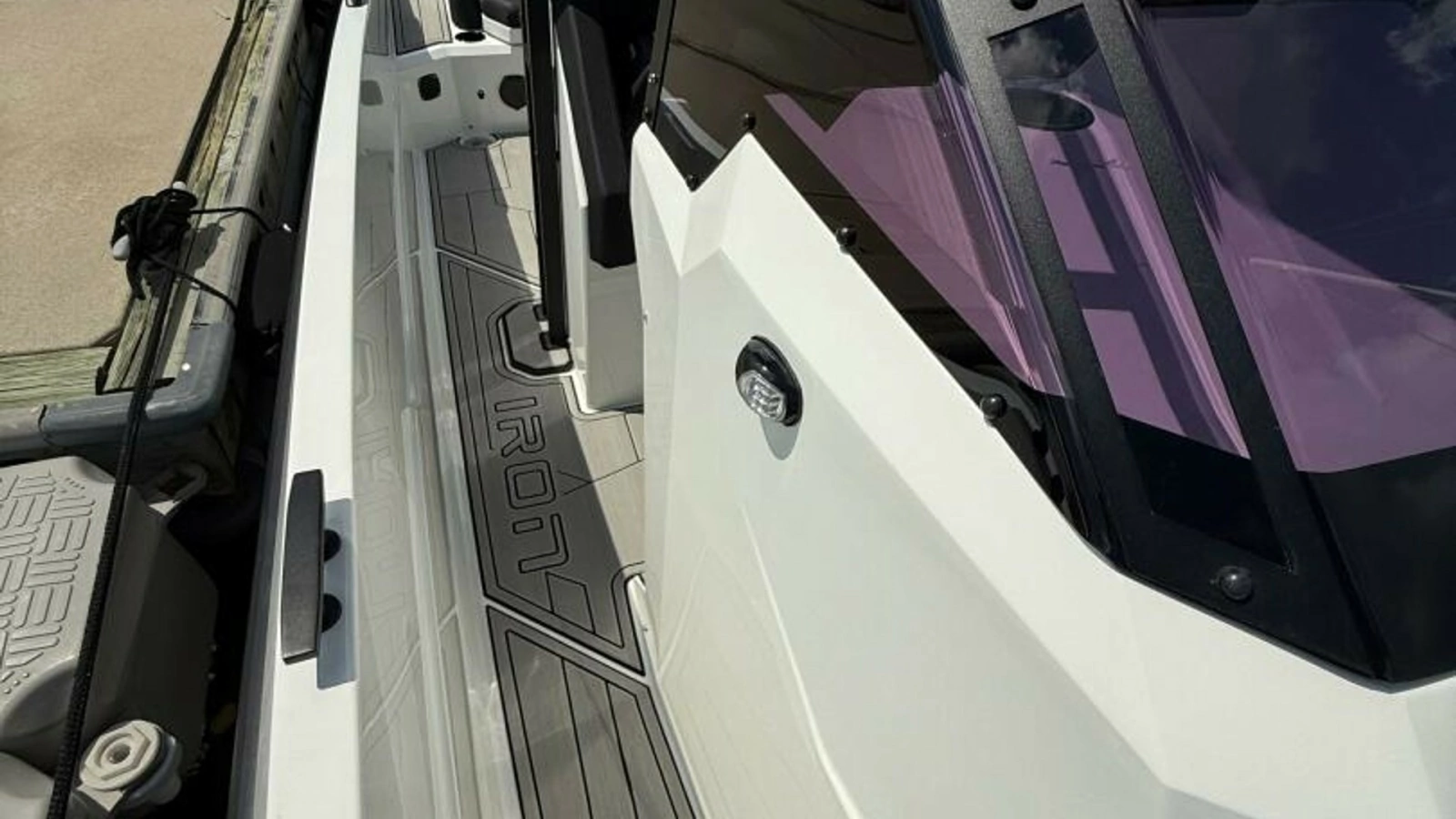 2024 Iron 27 Center Console