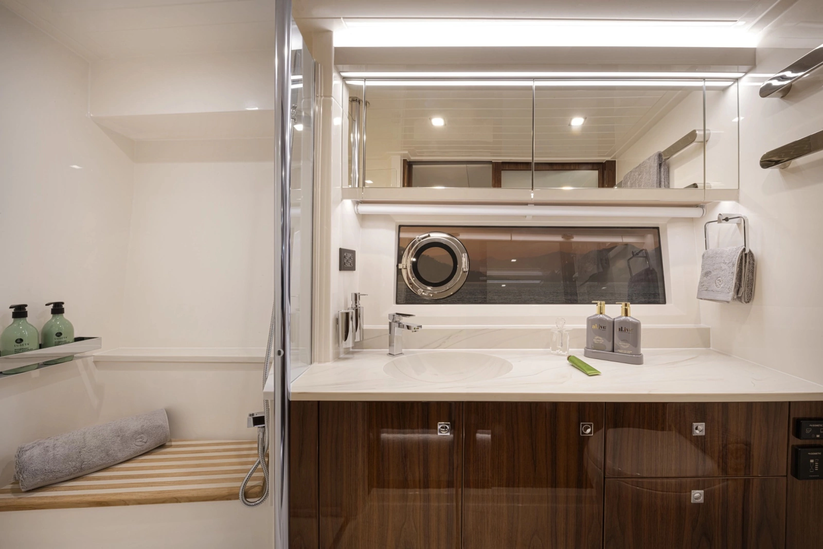 68 Sports Motor Yacht 68ft Riviera Yacht For Sale