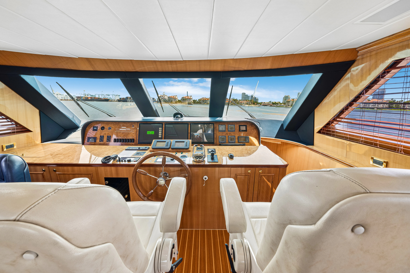 2006 Horizon 82 Skylounge