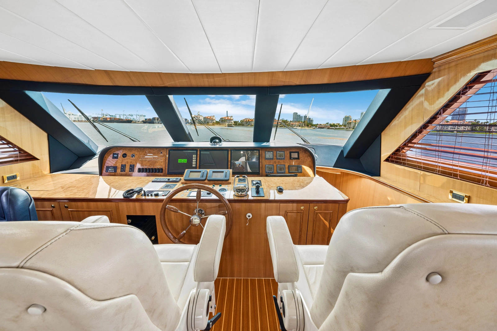 2006 Horizon 82 Skylounge