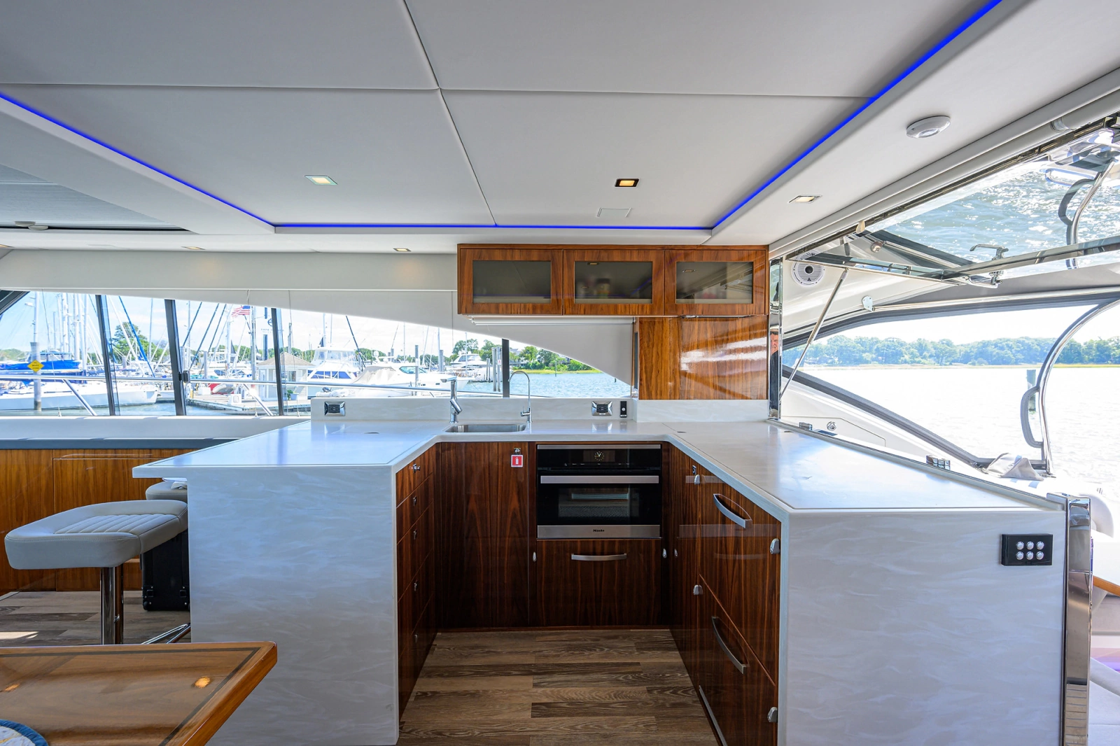 2023 Riviera 5400 Sport Yacht