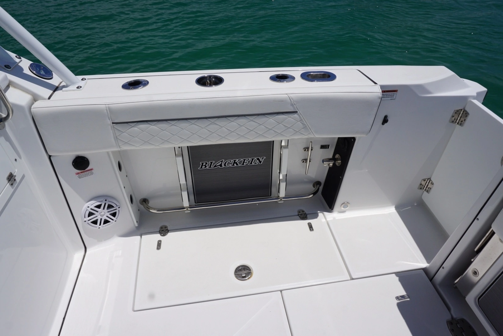 2023 27 Blackfin 272 DC Cockpit (4)