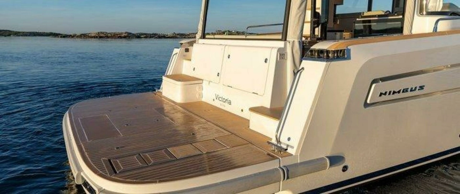Nimbus 495 Flybridge Swim Platform