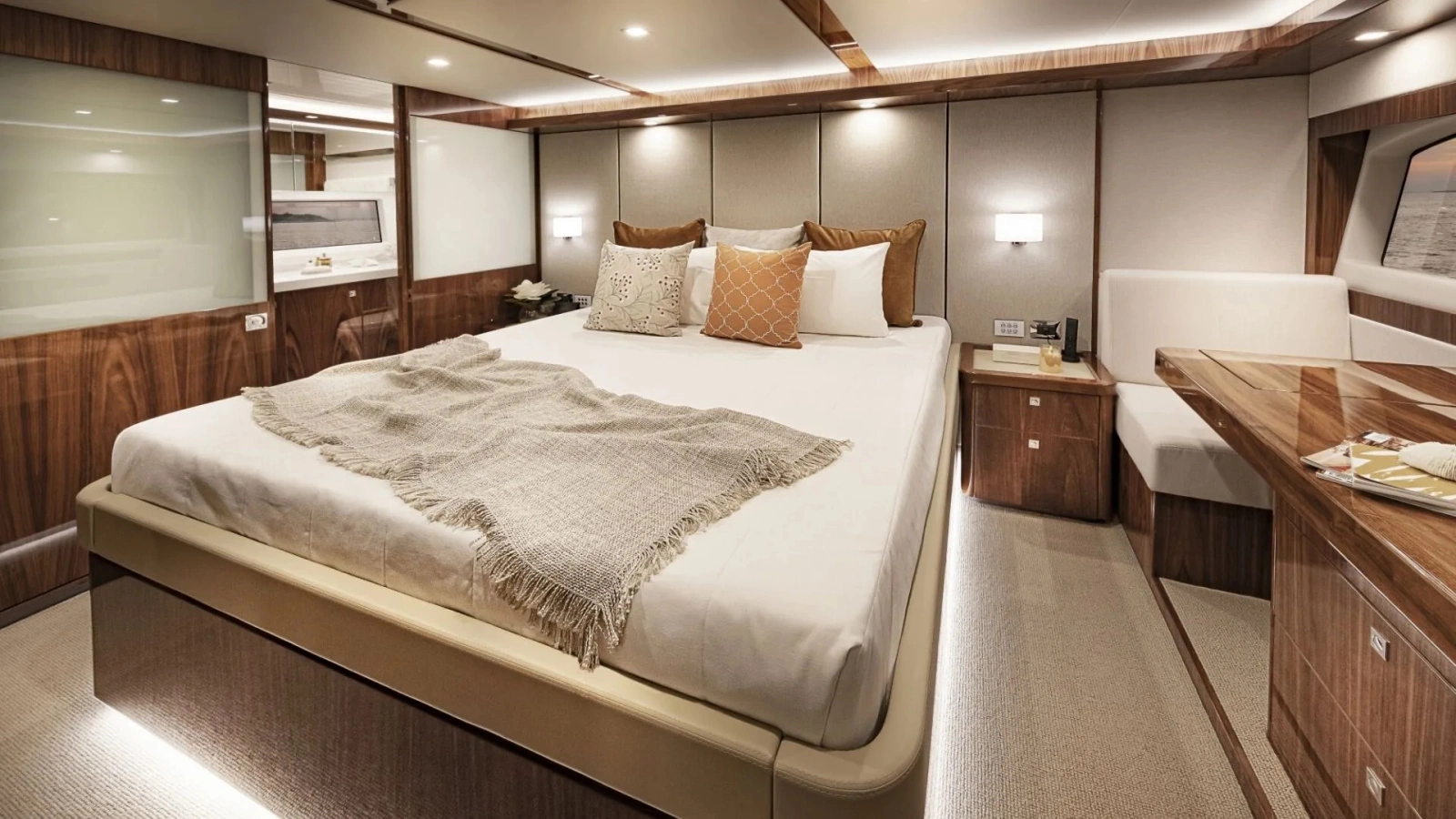 72 SPORTS MOTOR YACHT 72ft Riviera Yacht For Sale