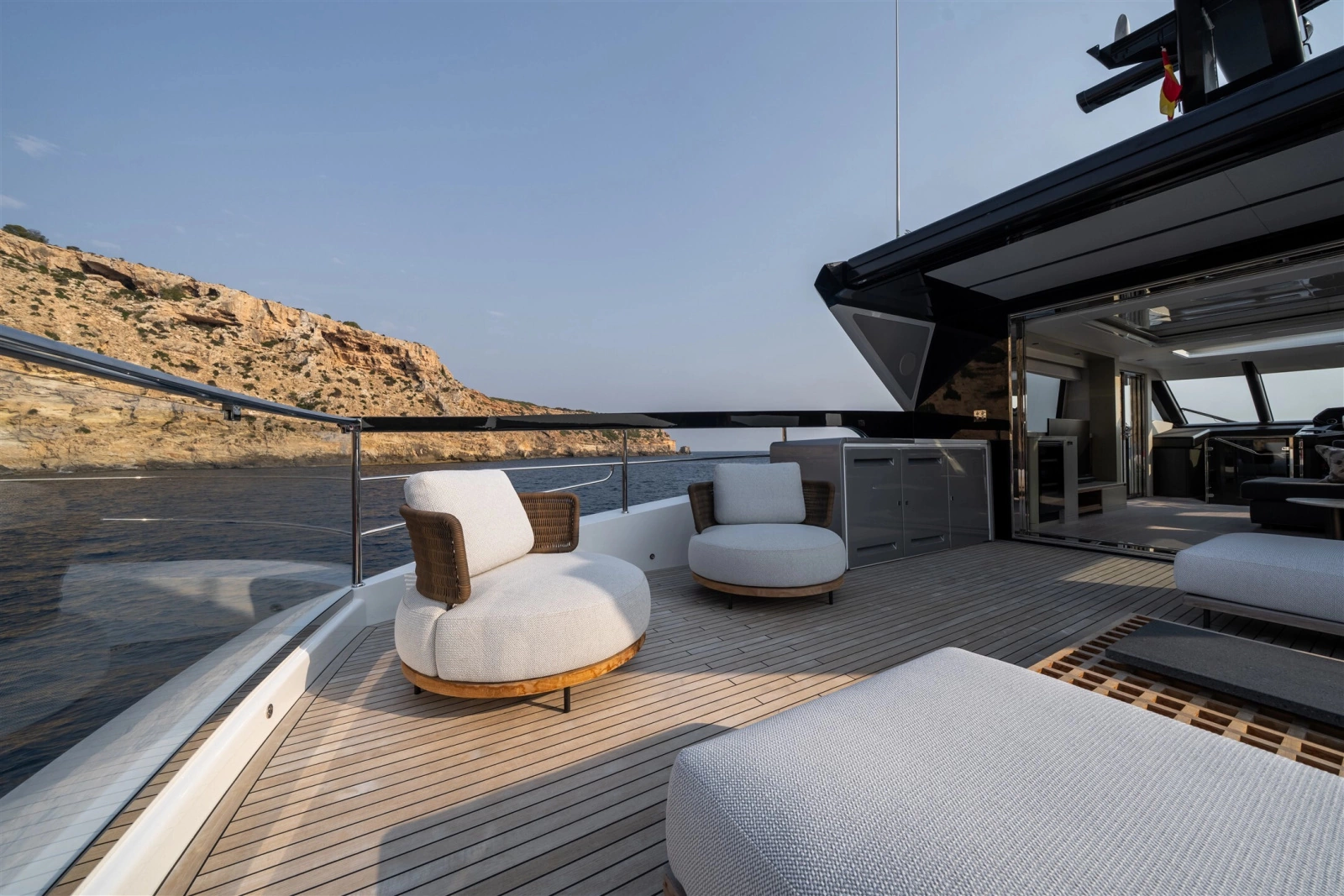 82 OCEAN ENCLOSED 82ft Sunseeker Yacht For Sale