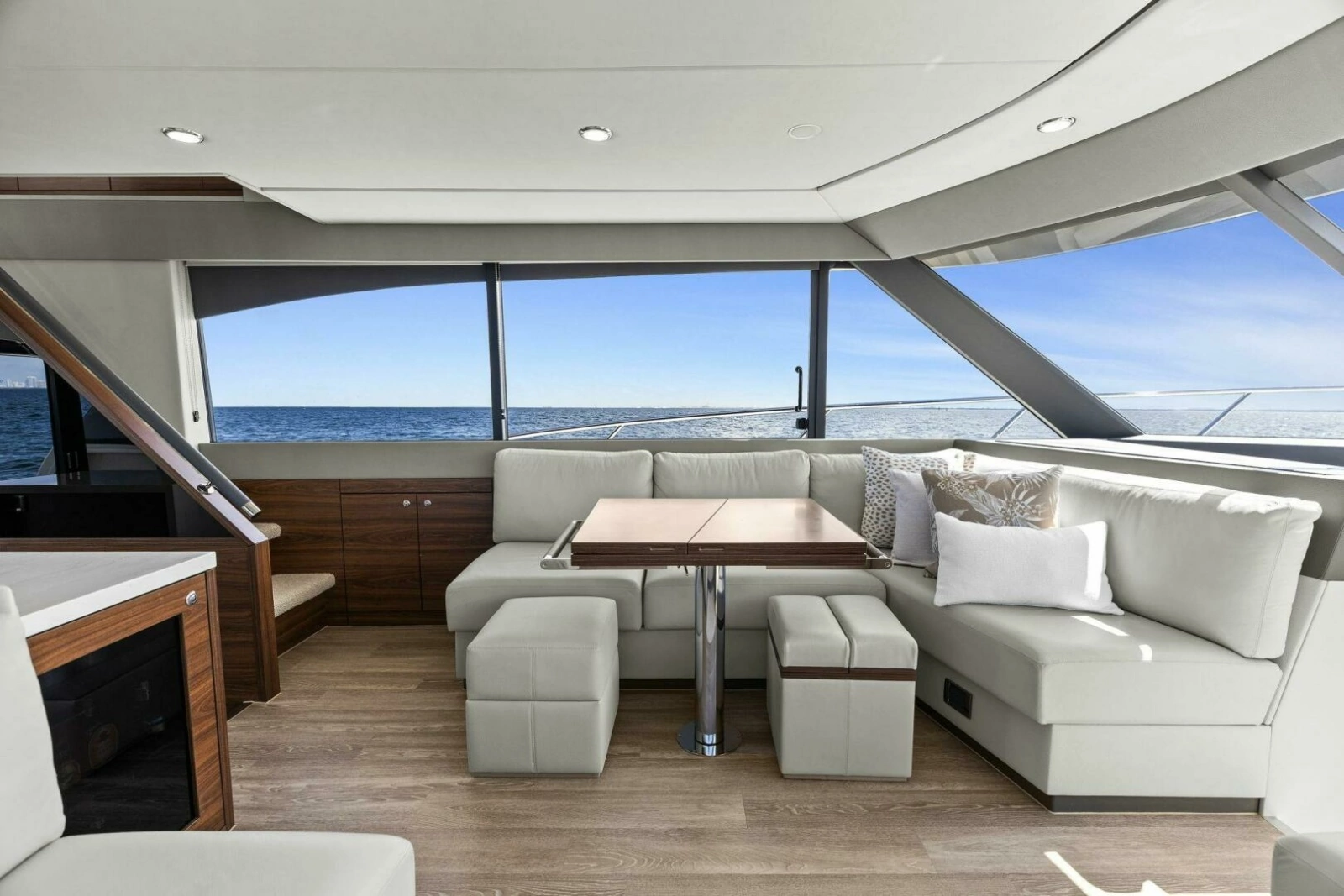 2025 Maritimo M600- Salon 
