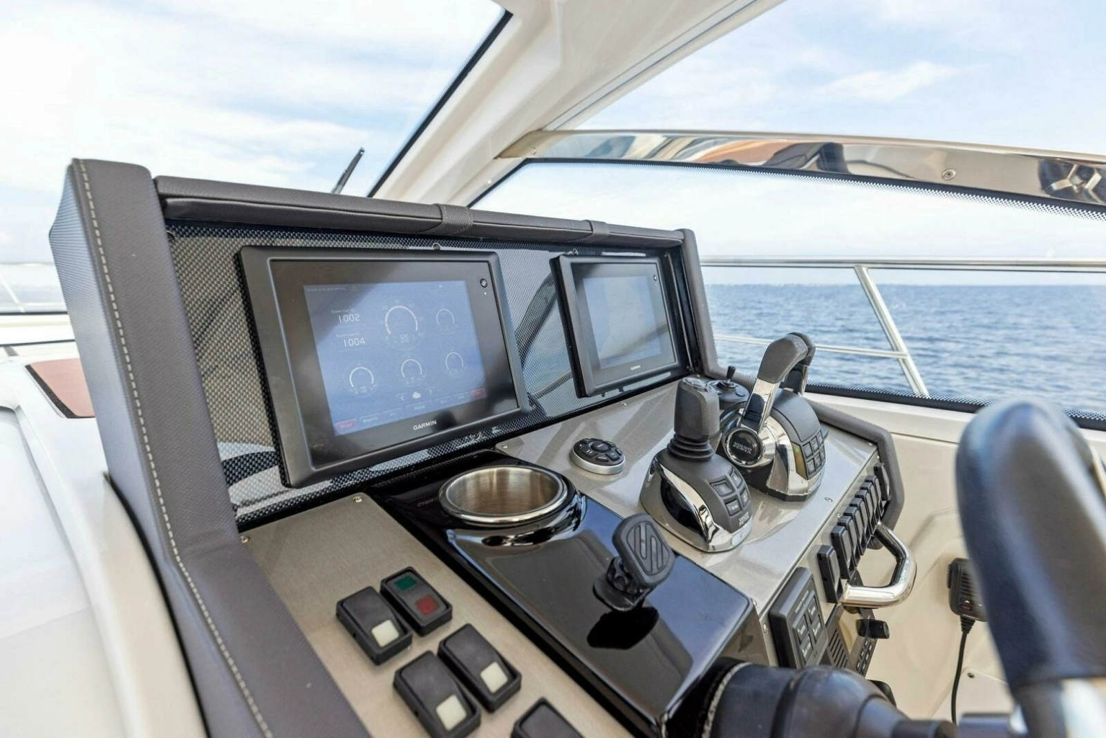 2015 Cruisers 390 EC 'Blue Runner'