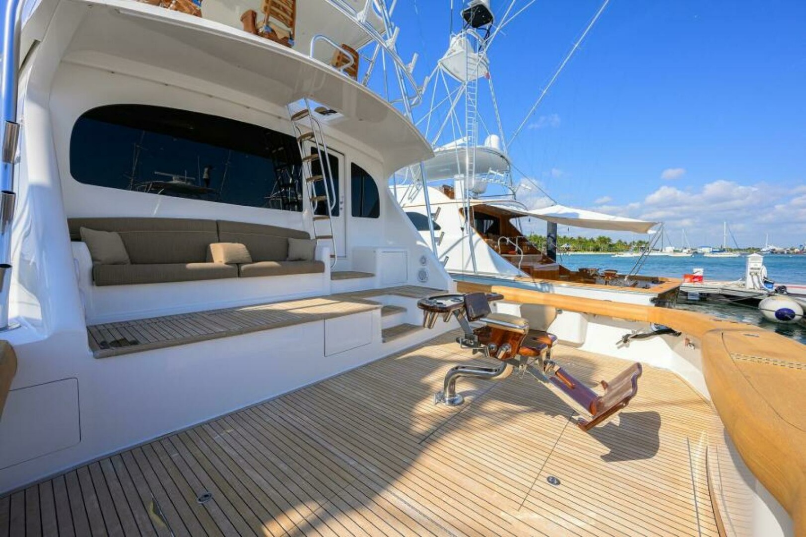 Viking 82 BLU FROG - Cockpit