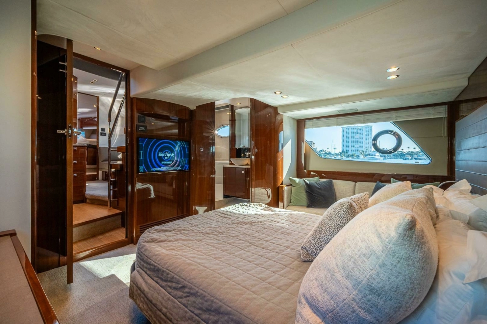 2016 Princess V48