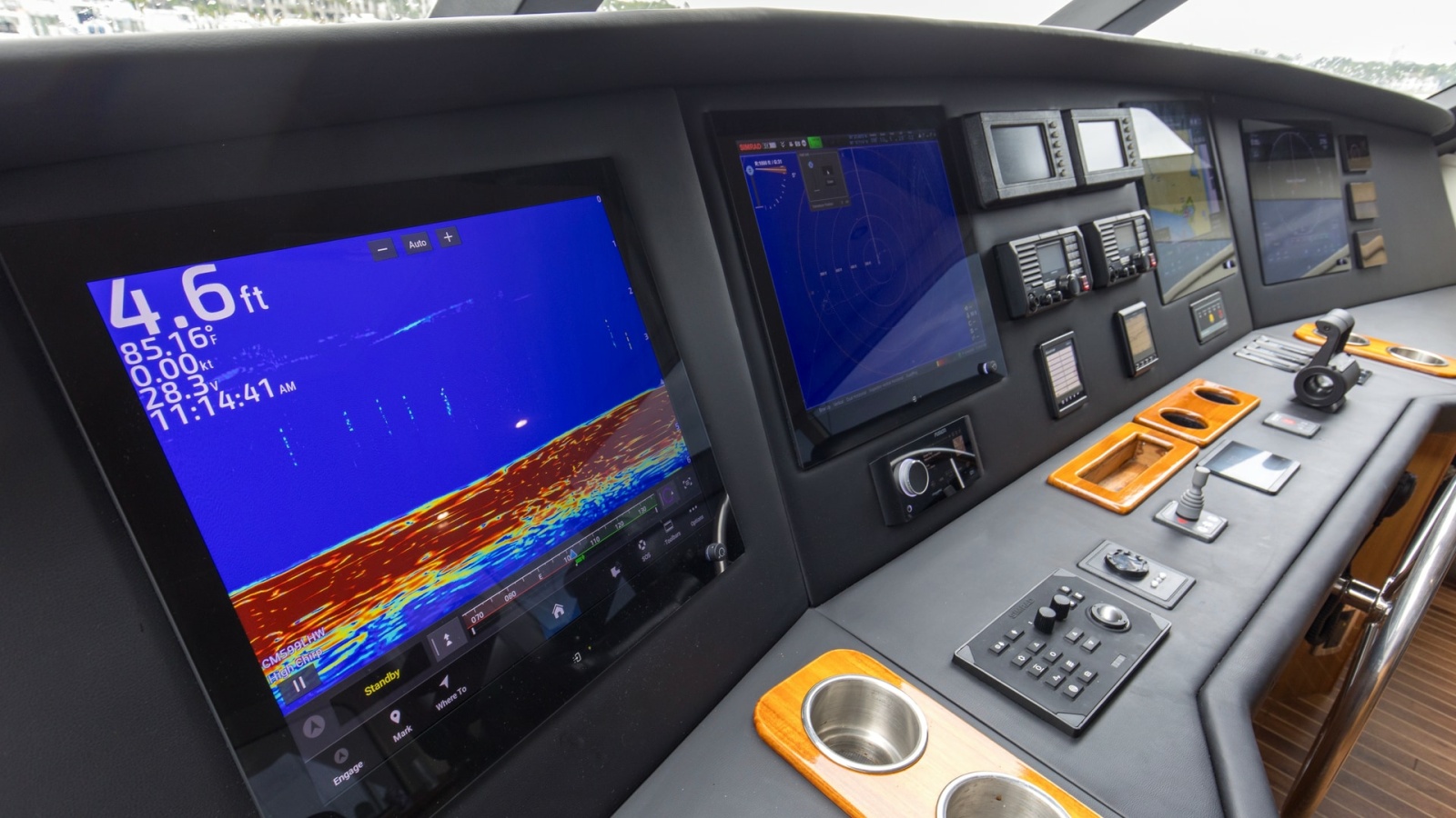 74' 2007 Viking 74 Enclosed Bridge