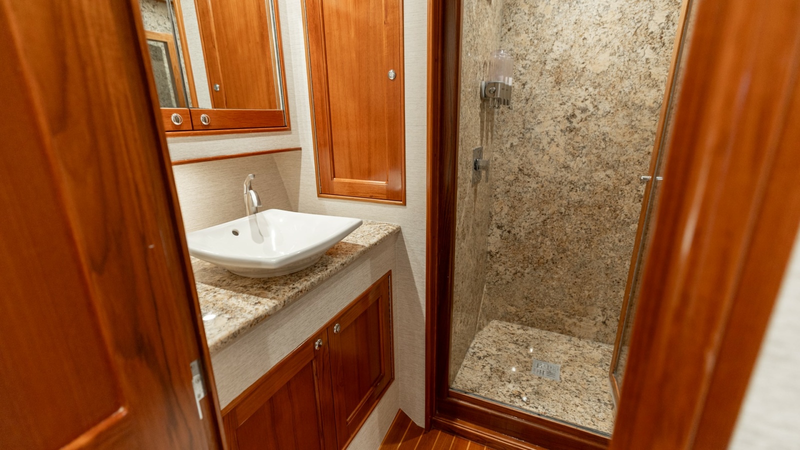 Luxurious Ensuite Bathroom with Shower