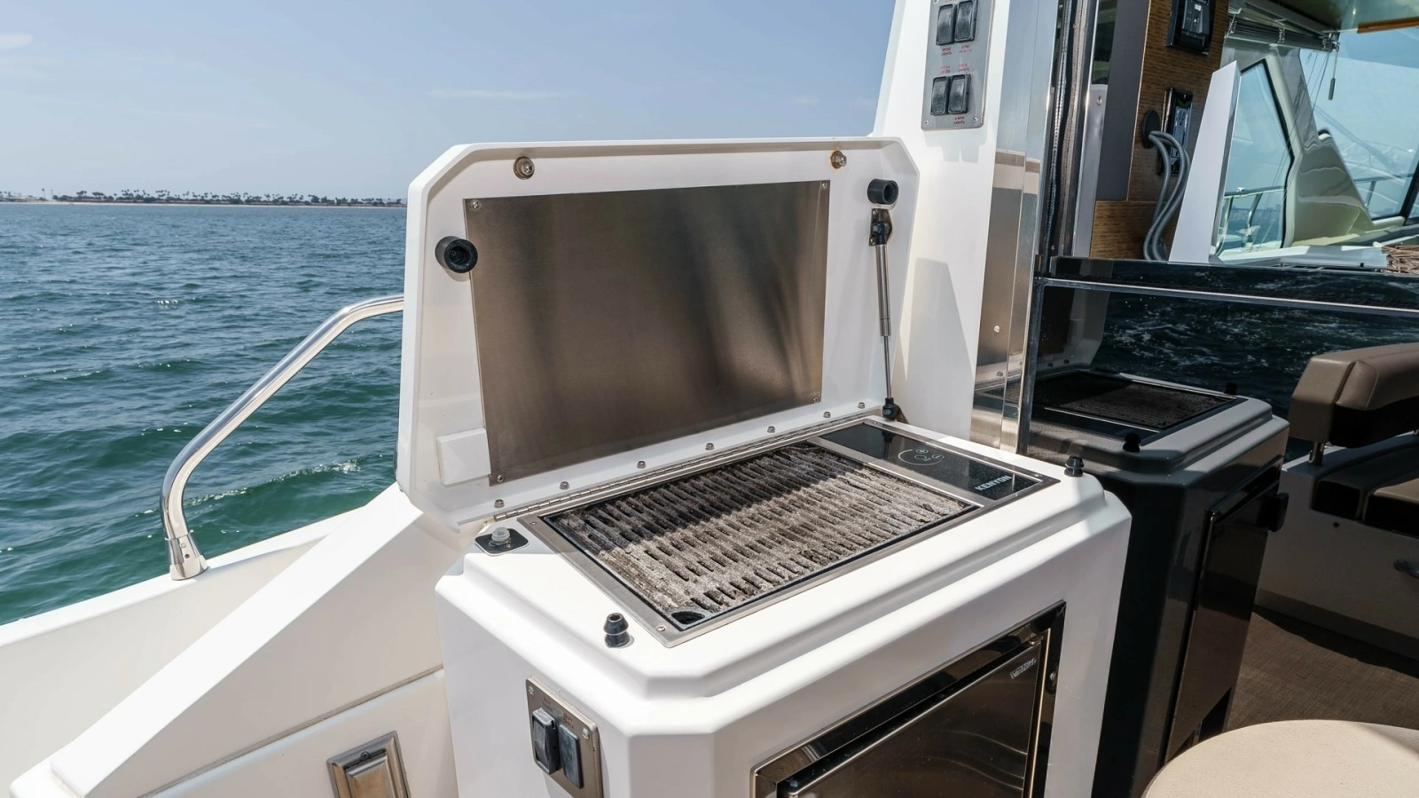 2017 Cruisers 60 Cantius, 'Rising Star' - Outdoor Galley with Grill