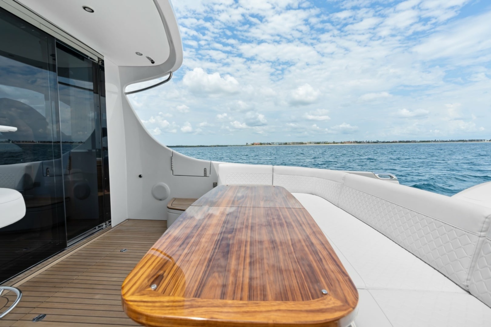 Eclipse 50 - STINGRAY GRAY - Aft