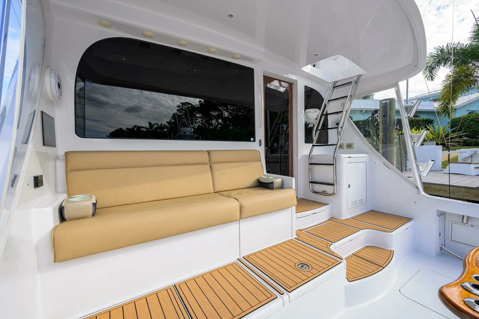 Hatteras 63 Reelin N Dealin - Exterior Cockpit
