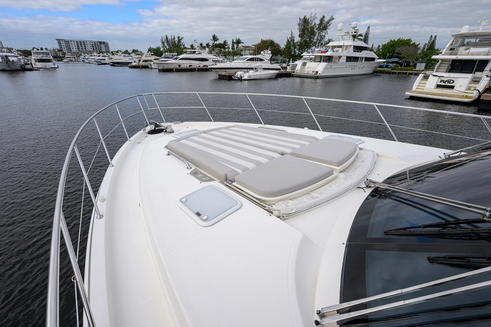 2019 Riviera 5400 Sport Yacht