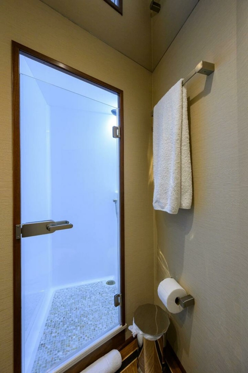 Viking  92 SPECULATOR - VIP Guest Stateroom Ensuite Head