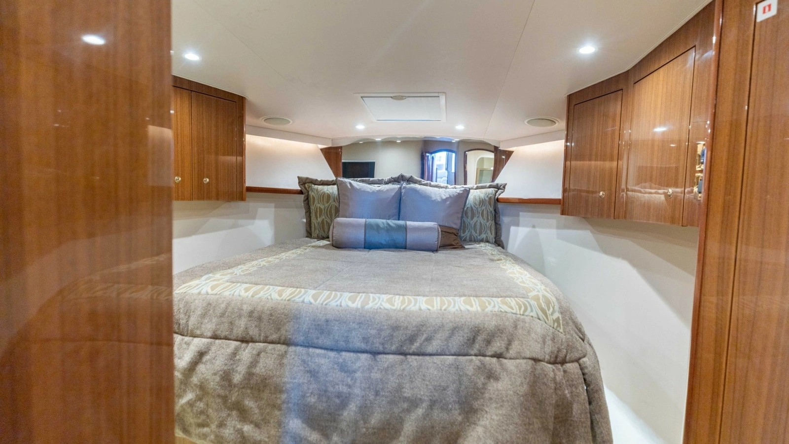 Luxurious Forward Stateroom