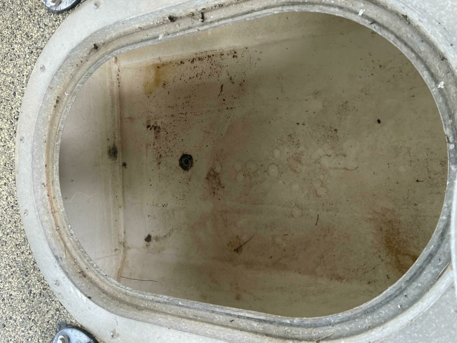 31' 1997 Custom 31 Center Console