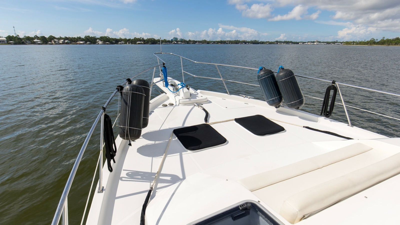 2007 Meridian 490 SE Pilothouse Trust Forward Deck