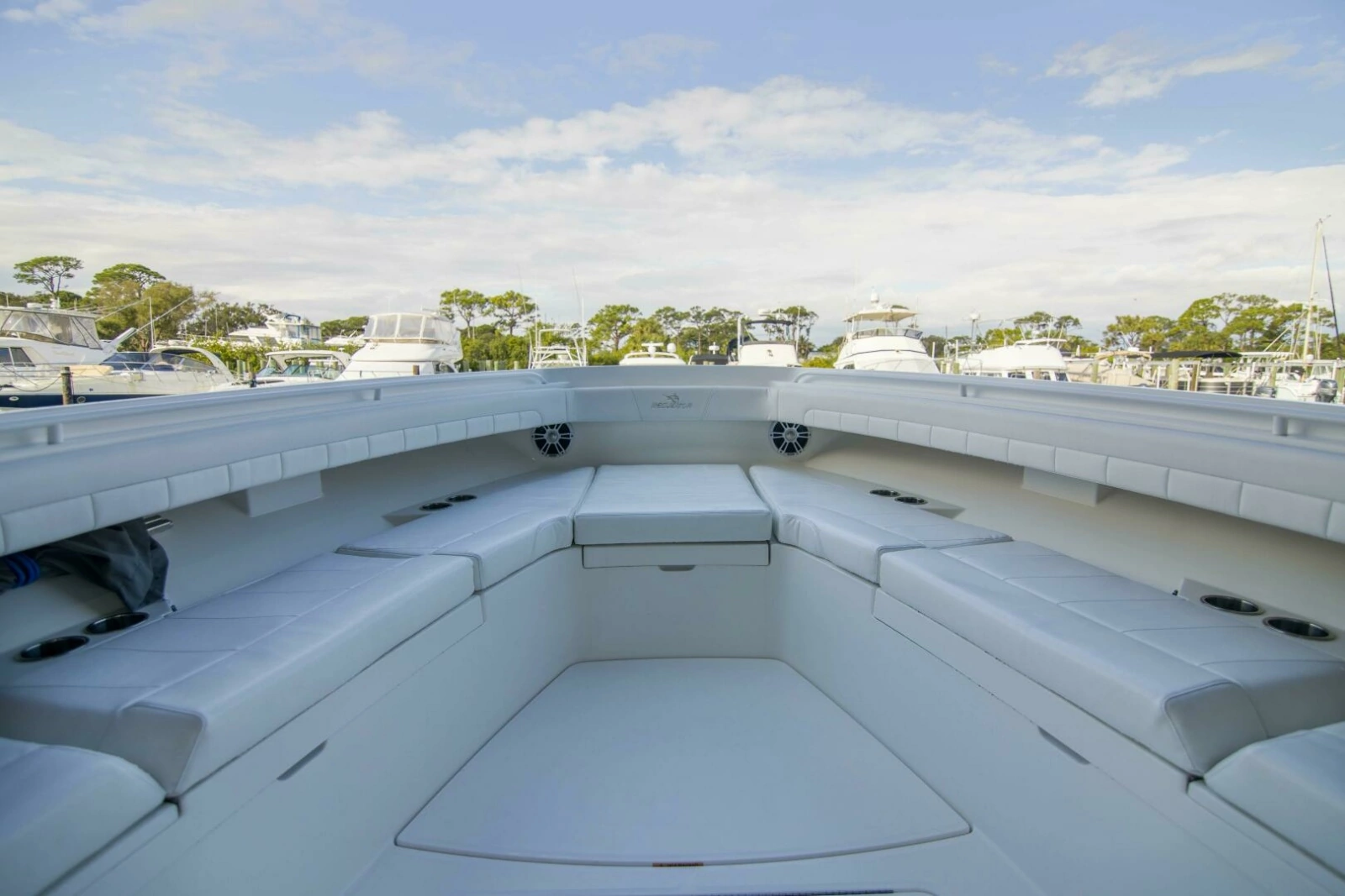Regulator 41 - Miss Megan - Bow, Forward Seating