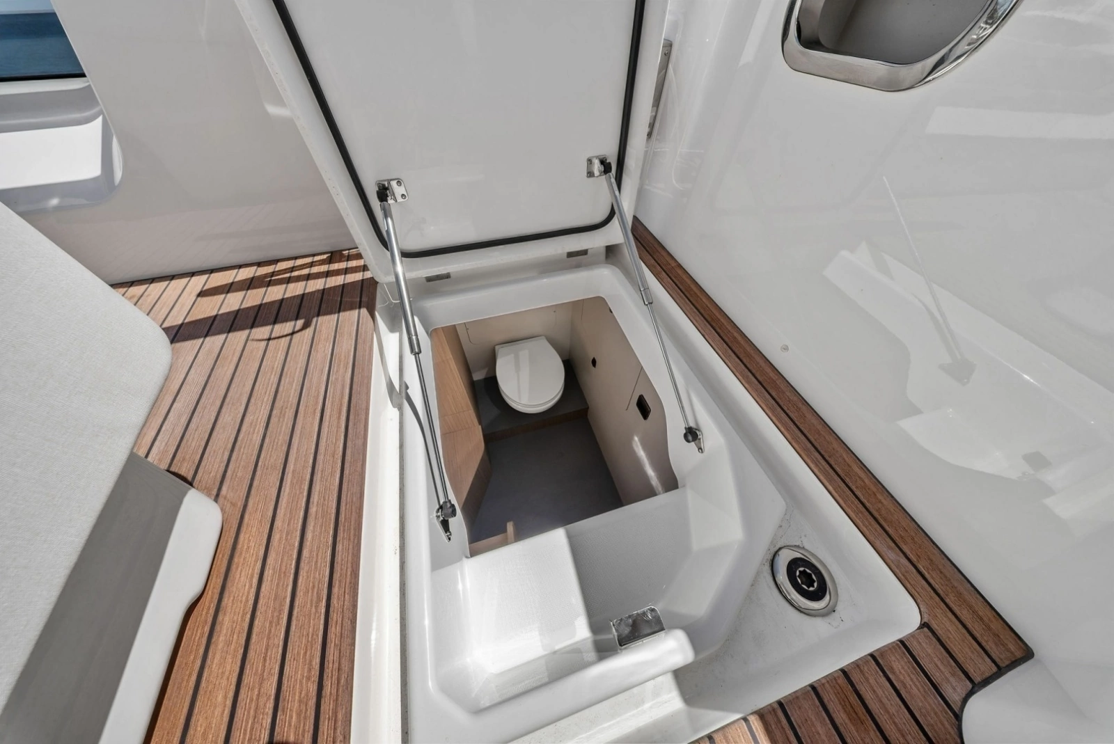 2026 F5.7 Prestige Yachts