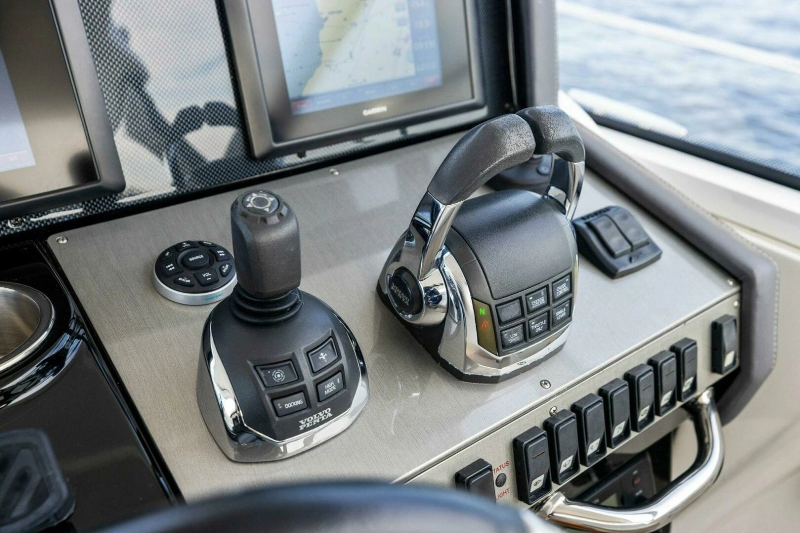2015 Cruisers 390 EC 'Blue Runner'