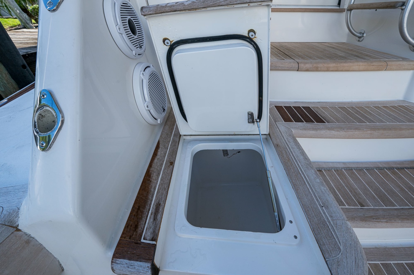 2011 Viking 76 Enclosed Bridge