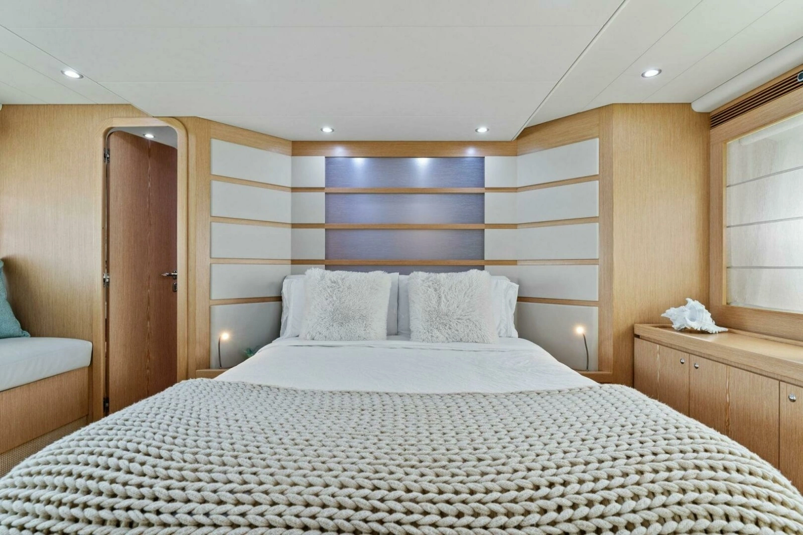 2013 Ferretti Yachts 620