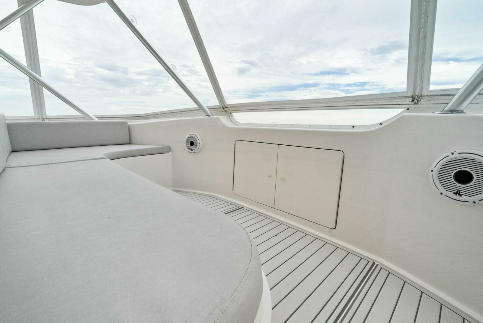 61' 2006 Viking 61 Convertible