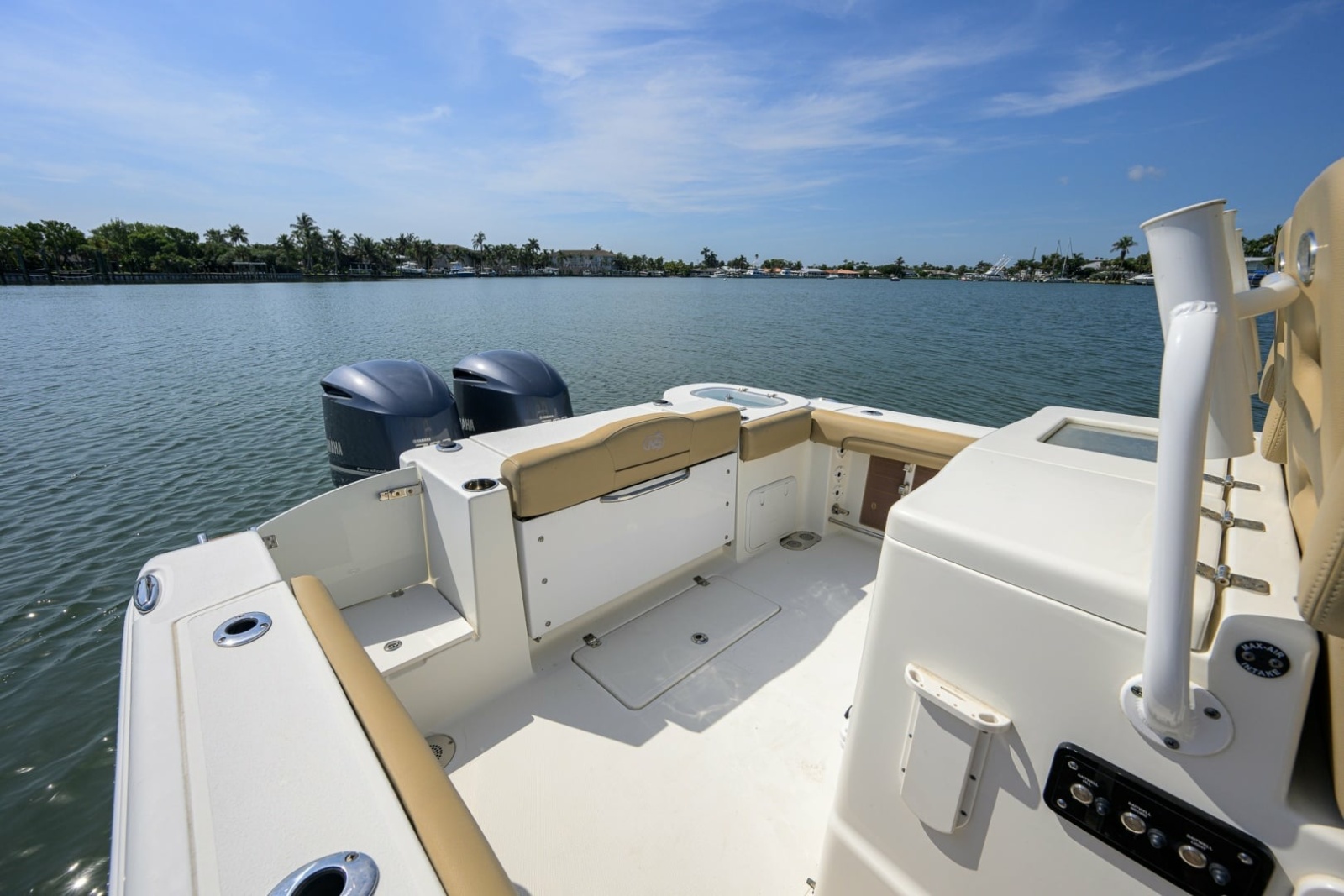 NauticStar 28 - Cockpit