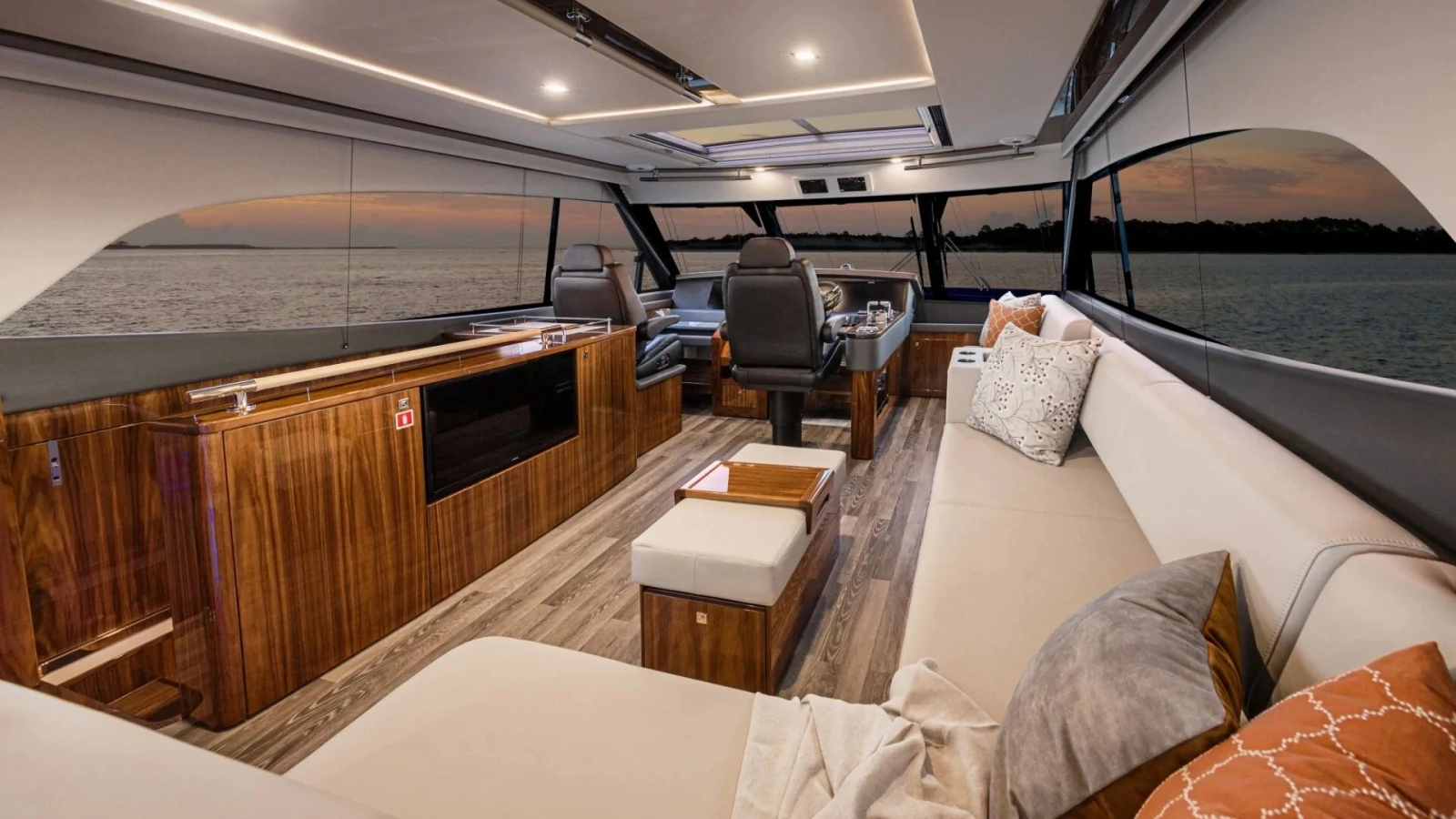 72 SPORTS MOTOR YACHT 72ft Riviera Yacht For Sale