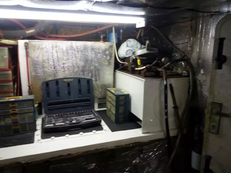 Diesel Duck  50 Engine Room 4