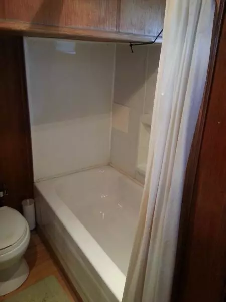 Diesel Duck  50 Aft Head Full Shower