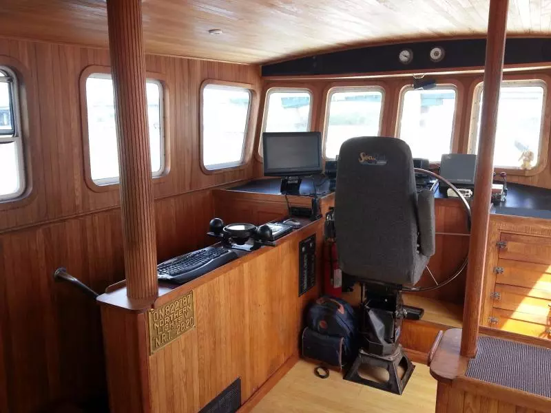 Diesel Duck  50 Pilot House Helm 1