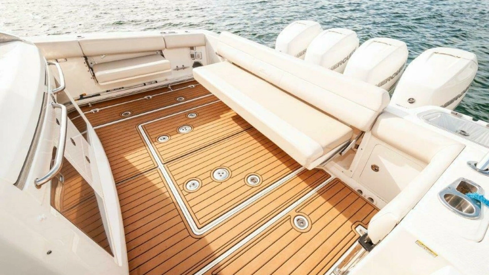 2018 42 Boston Whaler 420 Outrage The Tyder II Cockpit