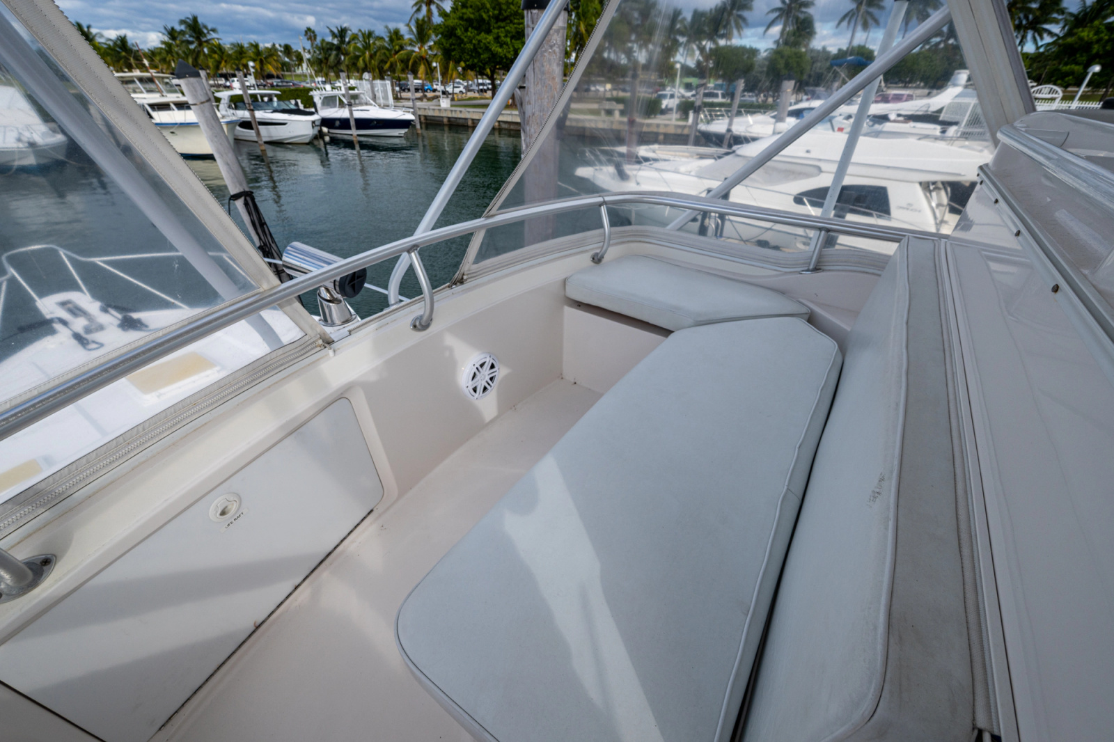 2001 Bertram 390