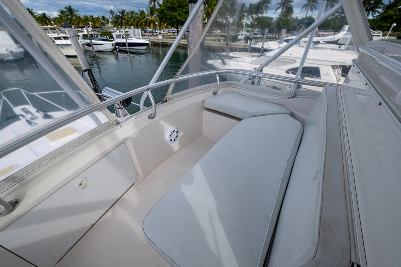 2001 Bertram 390