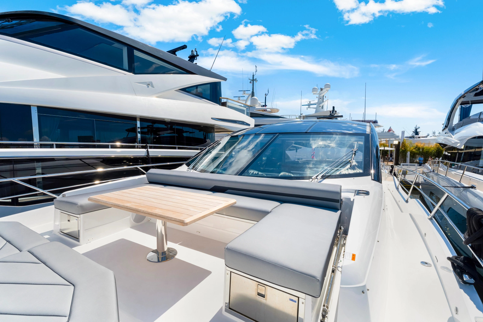 PREDATOR 75 75ft Sunseeker Yacht For Sale