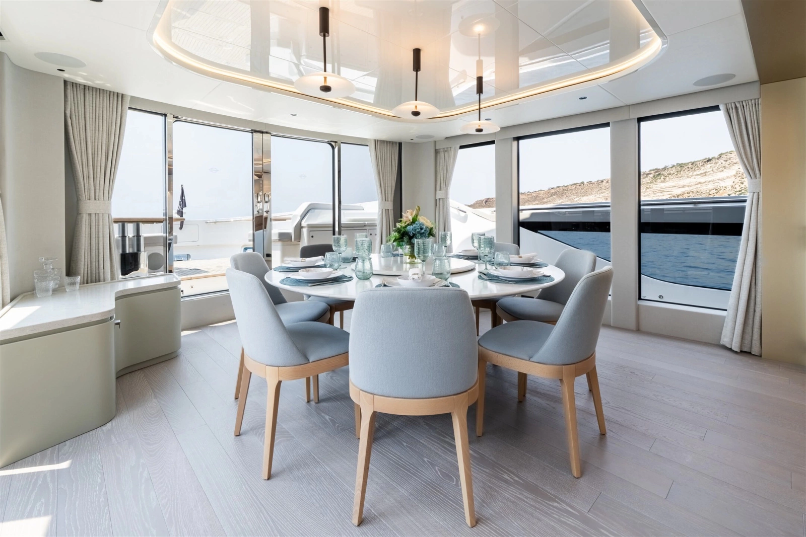 82 OCEAN ENCLOSED 82ft Sunseeker Yacht For Sale