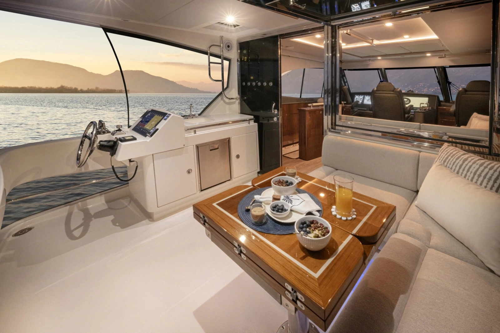 64 Sports Motor Yacht 64ft Riviera Yacht For Sale