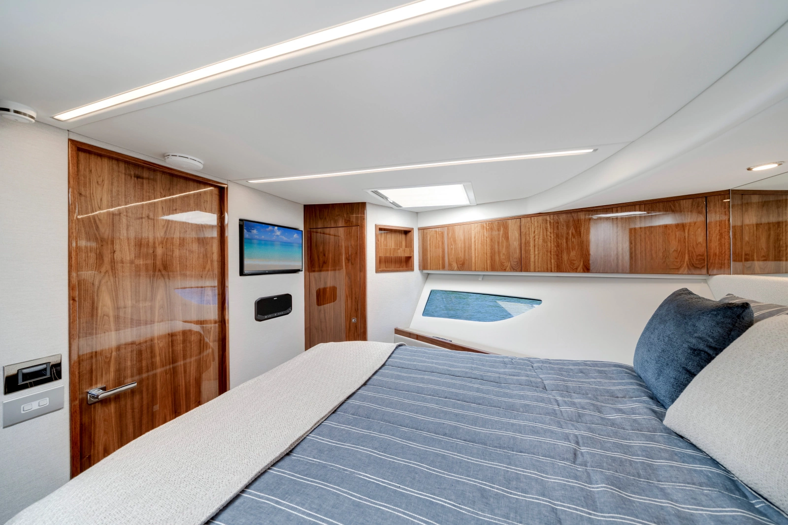 50 SPORTS MOTOR YACHT 50ft Riviera Yacht For Sale